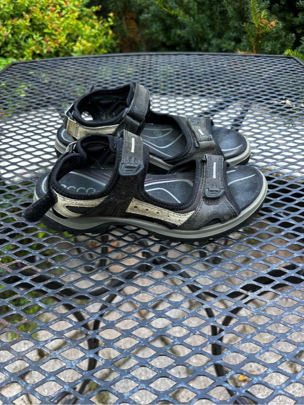 ECCO Women’s Black and Cream Outdoor Sport Sandals Size 10